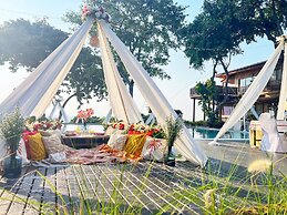 Birds and Bees Resort