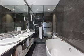 Monument Hotel