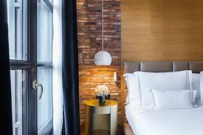 Monument Hotel