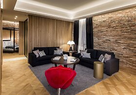 Monument Hotel