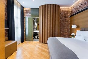 Monument Hotel
