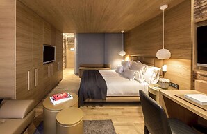 Monument Hotel