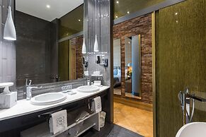 Monument Hotel