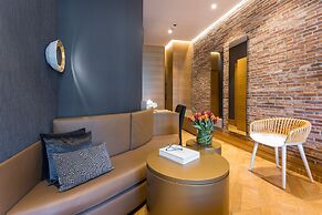 Monument Hotel