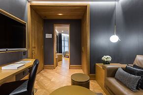 Monument Hotel