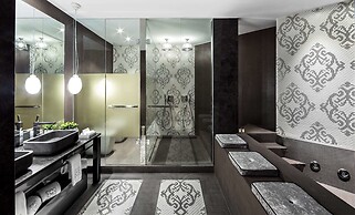 Monument Hotel