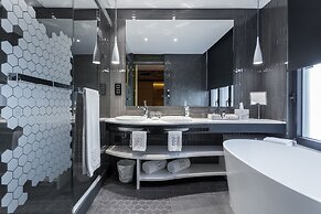 Monument Hotel