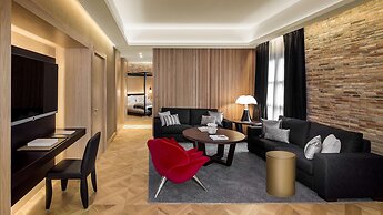 Monument Hotel