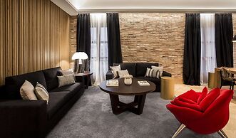 Monument Hotel