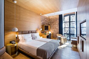 Monument Hotel