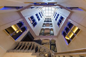 Monument Hotel