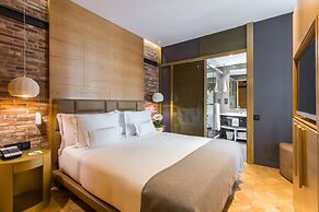 Monument Hotel