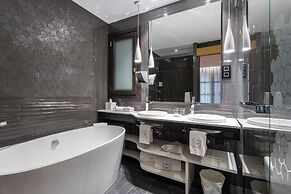 Monument Hotel