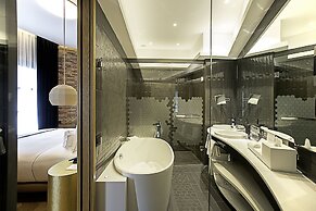 Monument Hotel
