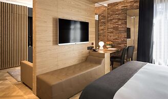 Monument Hotel