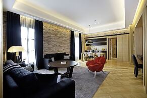 Monument Hotel