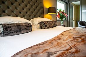 Craigmhor Lodge & Courtyard