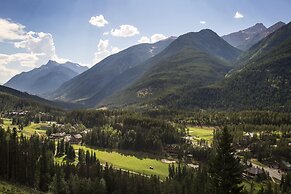Panorama Mountain Resort - Premium Condos and Townhomes