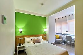 The Book Factory Hostel by gaiarooms
