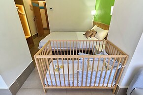 The Book Factory Hostel by gaiarooms