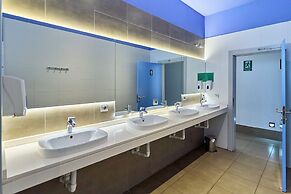 The Book Factory Hostel by gaiarooms