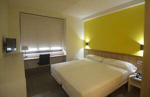The Book Factory Hostel by gaiarooms