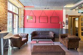 The Book Factory Hostel by gaiarooms
