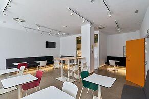 The Book Factory Hostel by gaiarooms