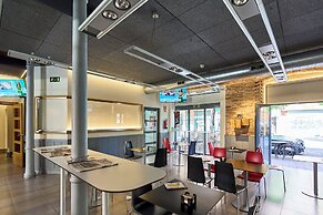 The Book Factory Hostel by gaiarooms