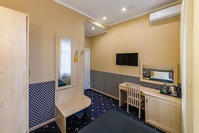 Mira Hotel