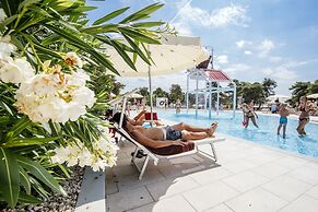Zaton Holiday Resort Camping homes