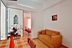 Isadora Apartments