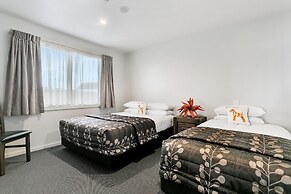 Acacia Lake View Motel