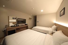 Harbor Hotel