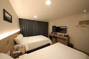 Harbor Hotel