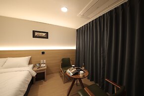 Harbor Hotel