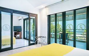 Hotel Santorini Kima Beach Resort