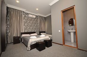Hotel 7 Rooms