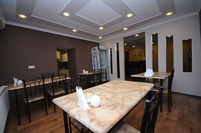 Hotel 7 Rooms