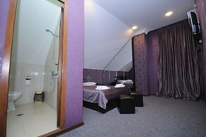 Hotel 7 Rooms
