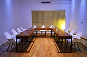 Ocean Edge Suites & Hotel Colombo