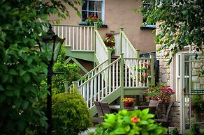 Step House Hotel