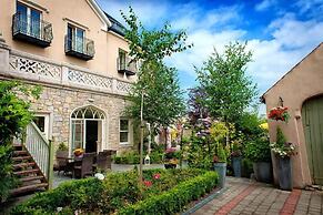 Step House Hotel