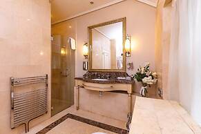Step House Hotel