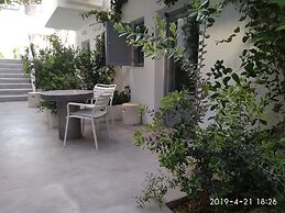 Milos Bay Suites