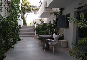 Milos Bay Suites