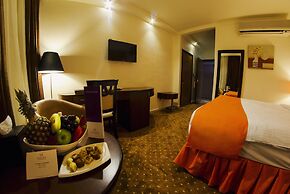 Meneur Hotel