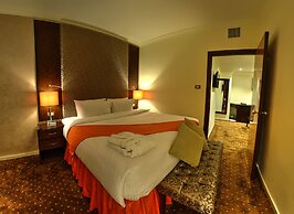 Meneur Hotel