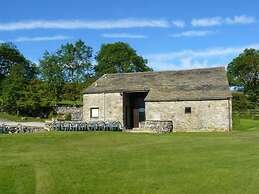 Skirfare Barn