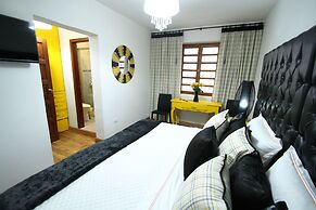 Hotel + Arte